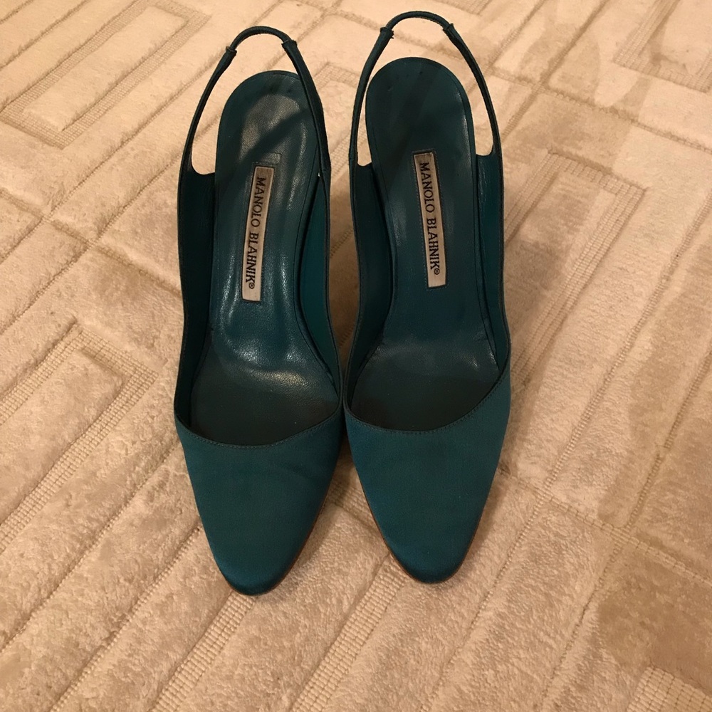 Manolo Blahnik slingbacks in green satin (size 37)